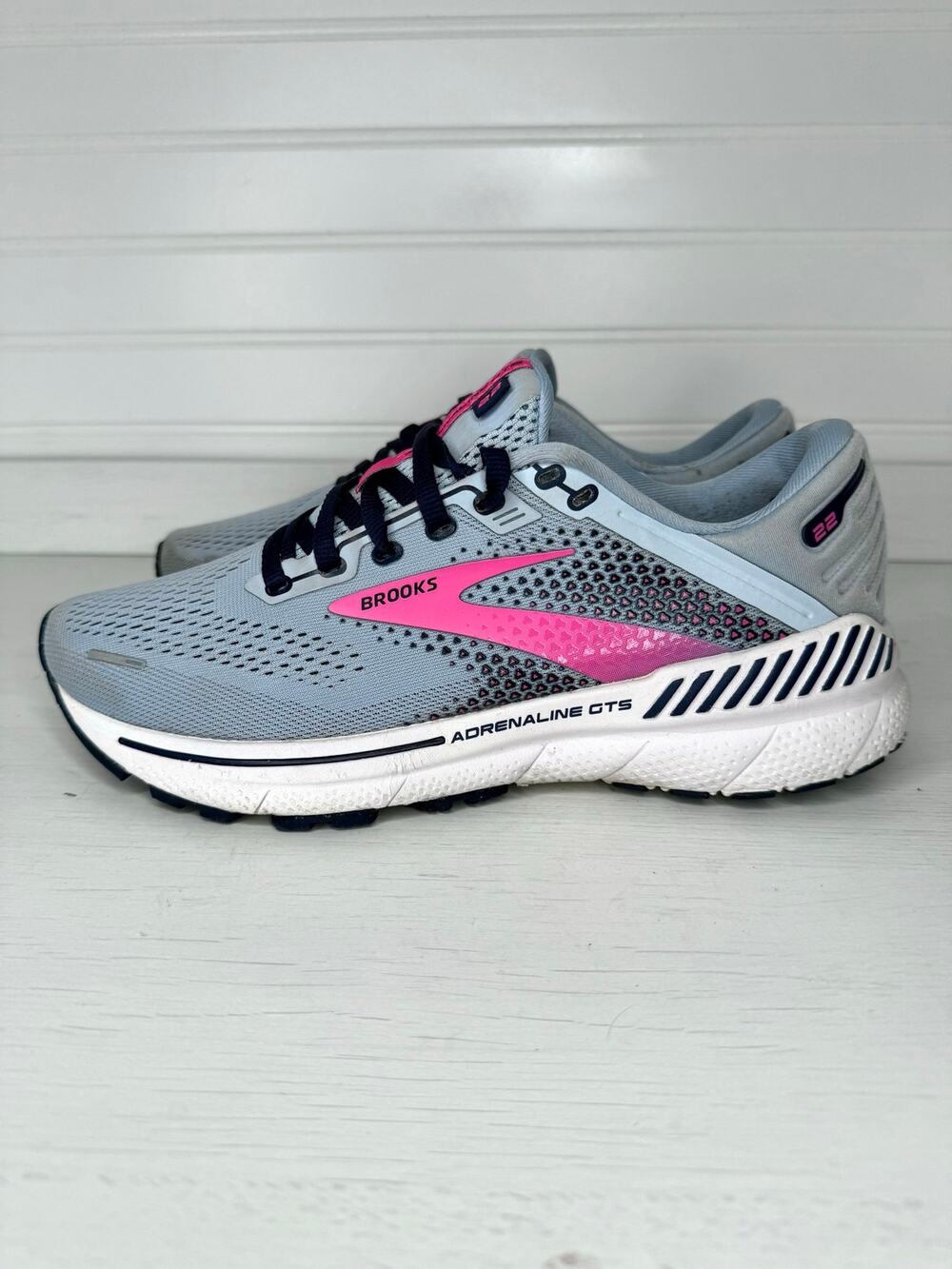 Brooks Adrenaline GTS 22- Women 8 Gray Pink Running Shoes 1203531B493 EUC No Box
